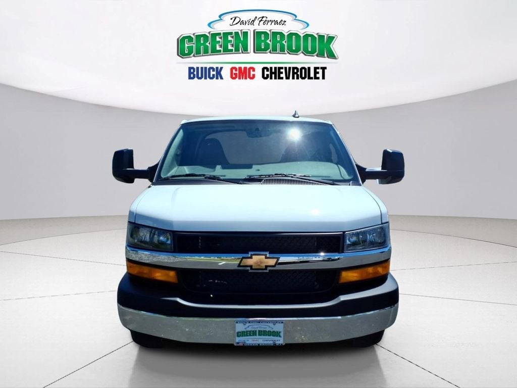 2025 Chevrolet Express Cutaway 3500 1WT