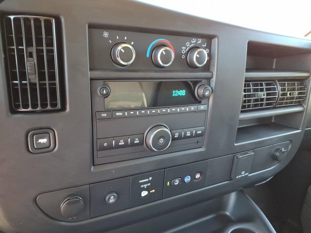 2025 Chevrolet Express Cutaway 3500 1WT