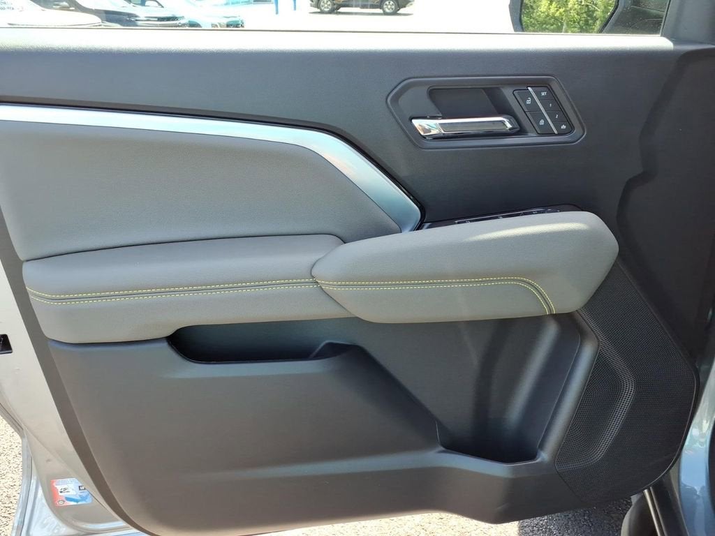 2025 Chevrolet Colorado ZR2 - Photo 15
