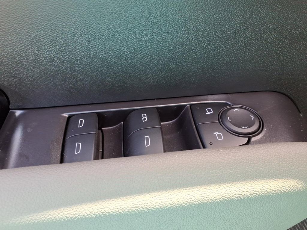 2025 Chevrolet Colorado ZR2 - Photo 17