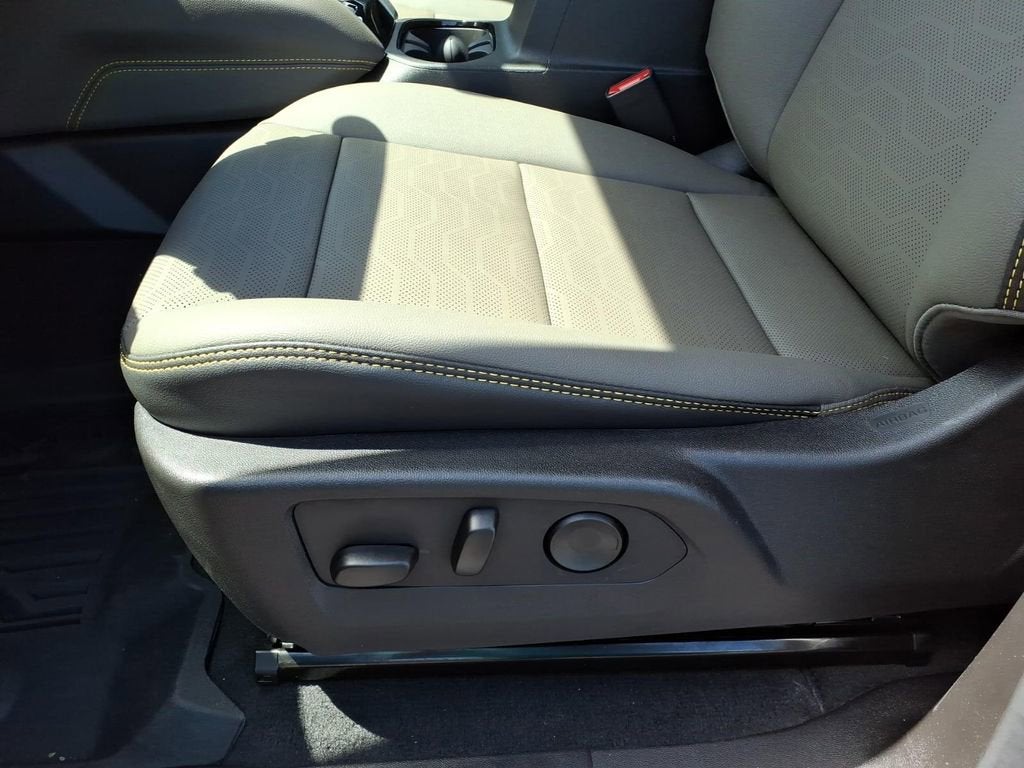 2025 Chevrolet Colorado ZR2 - Photo 18