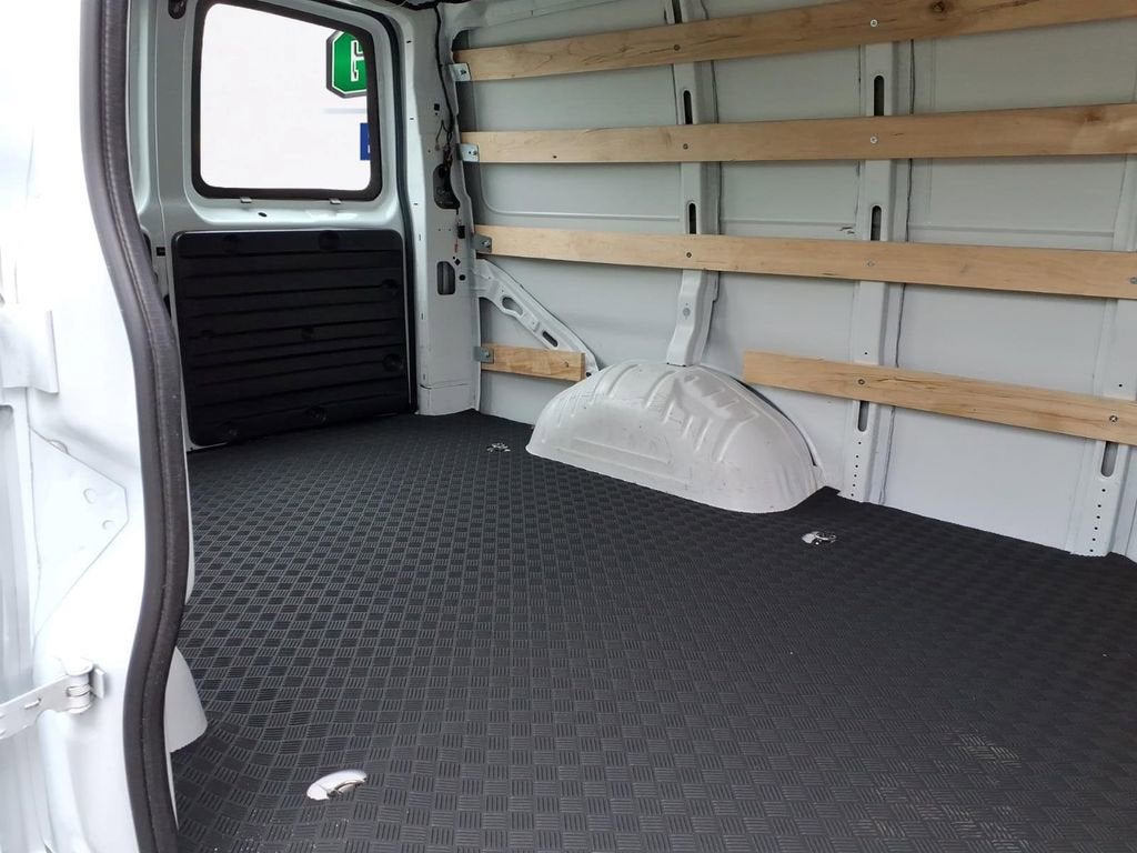 2024 Chevrolet Express Cargo 2500 WT