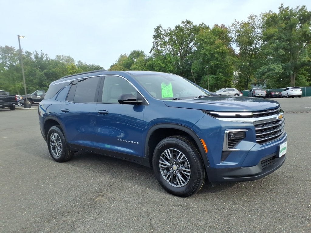 2024 Chevrolet Traverse LT