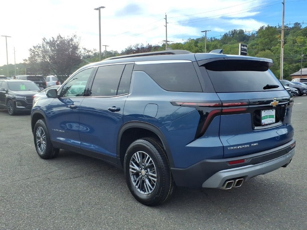 2024 Chevrolet Traverse LT