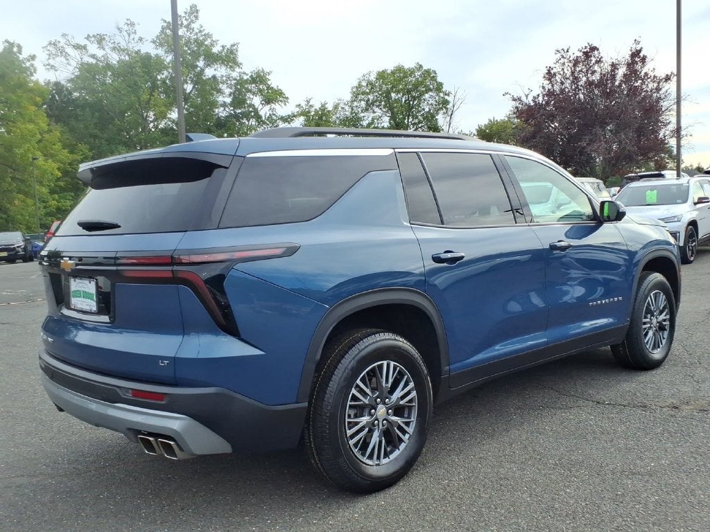 2024 Chevrolet Traverse LT