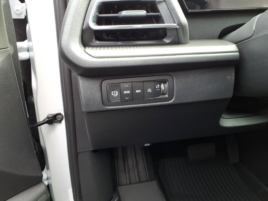 2027 Chevrolet Traverse LT - Photo 13