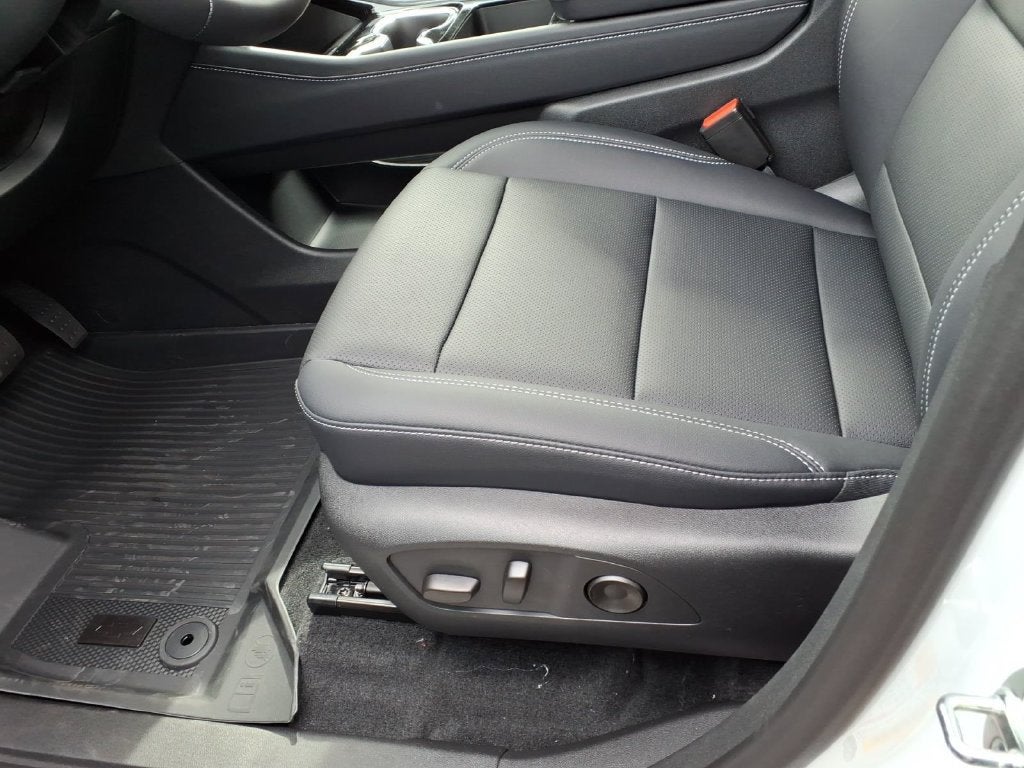 2027 Chevrolet Traverse LT - Photo 15