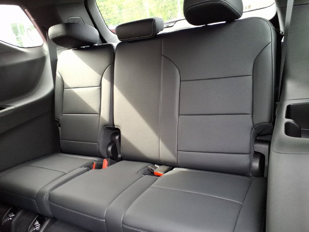 2027 Chevrolet Traverse LT - Photo 18