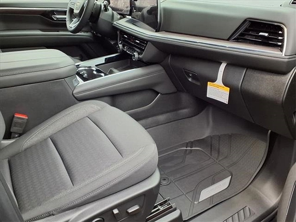 2025 Chevrolet Suburban LS