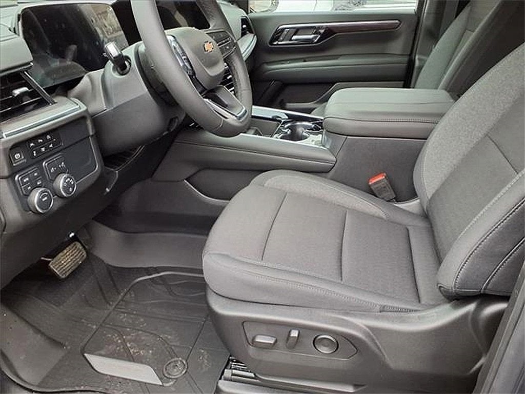 2025 Chevrolet Suburban LS