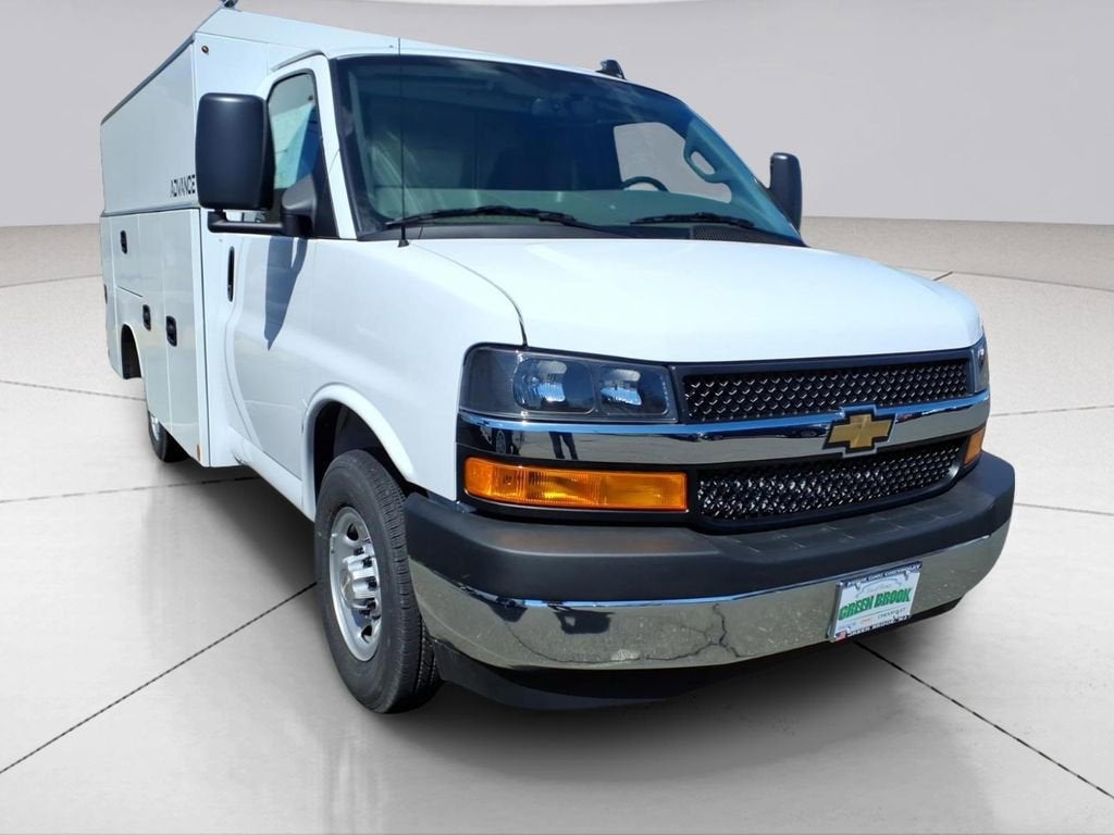2026 Chevrolet Express Cutaway 3500 1WT