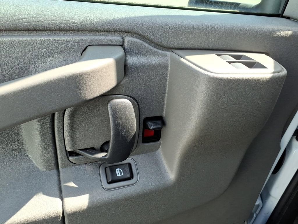 2026 Chevrolet Express Cutaway 3500 1WT