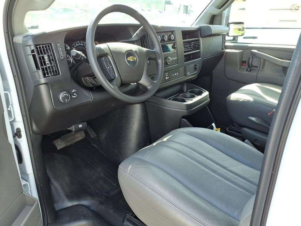 2026 Chevrolet Express Cutaway 3500 1WT