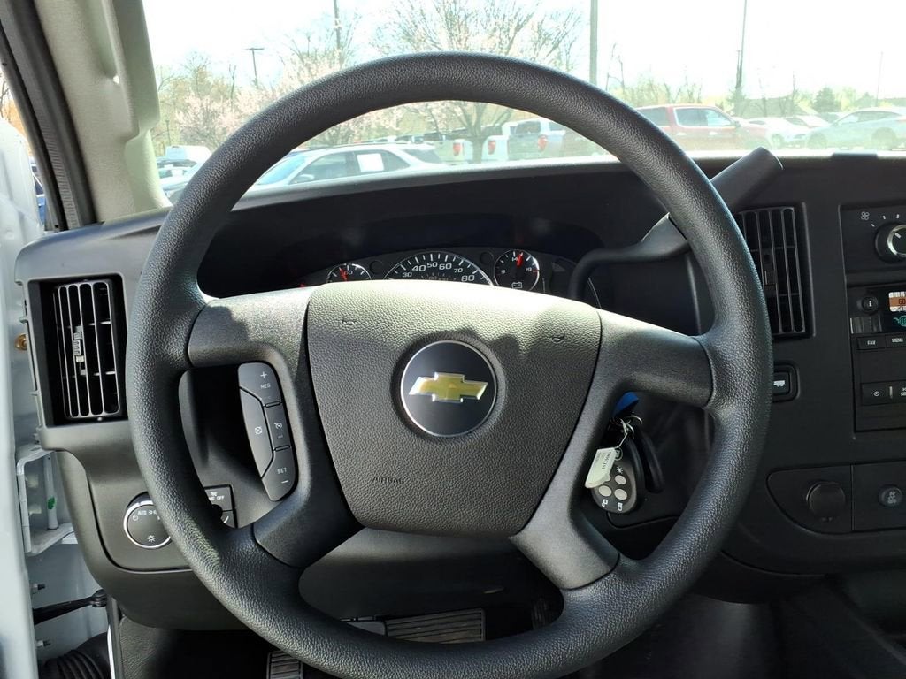 2026 Chevrolet Express Cutaway 3500 1WT