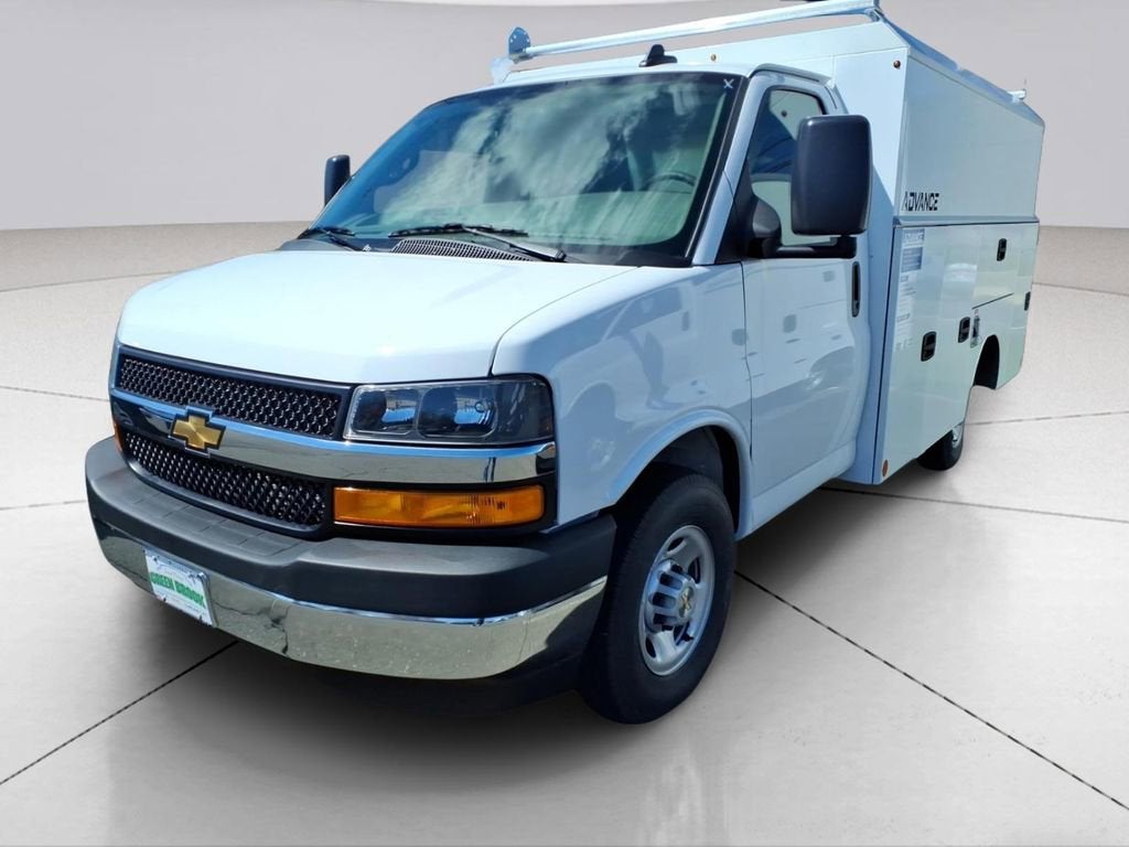 2026 Chevrolet Express Cutaway 3500 1WT