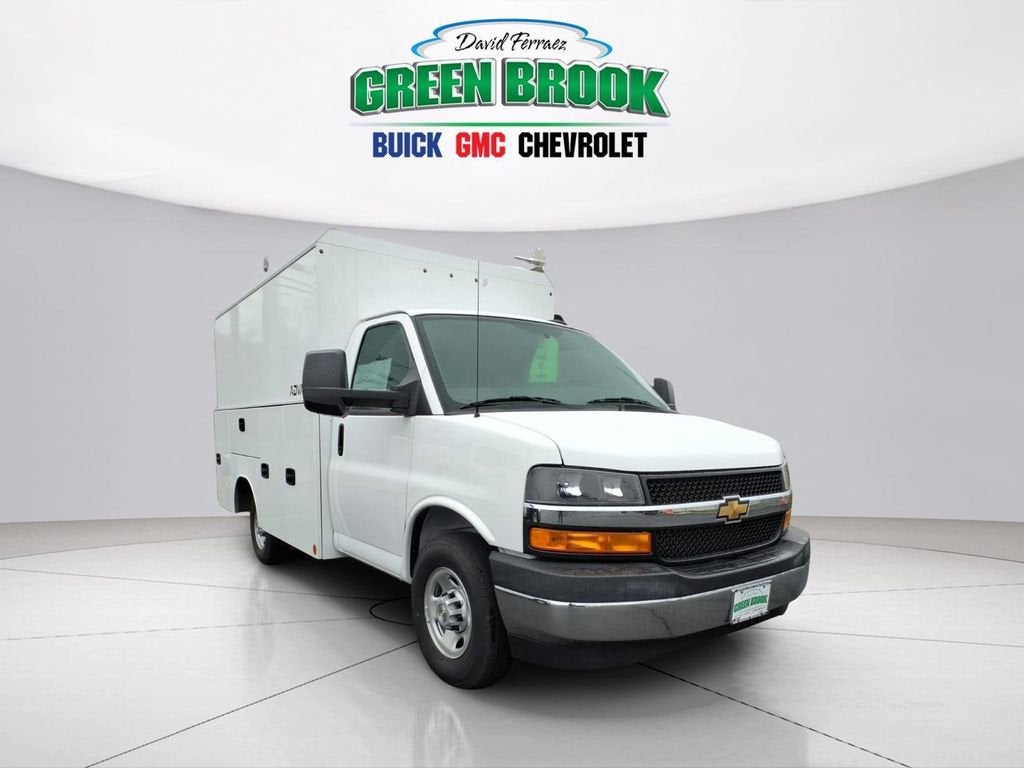 2025 Chevrolet Express Cutaway 3500 1WT