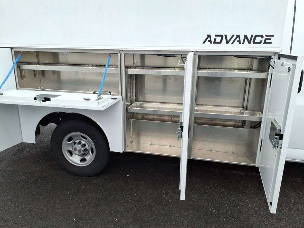 2025 Chevrolet Express Cutaway 3500 1WT