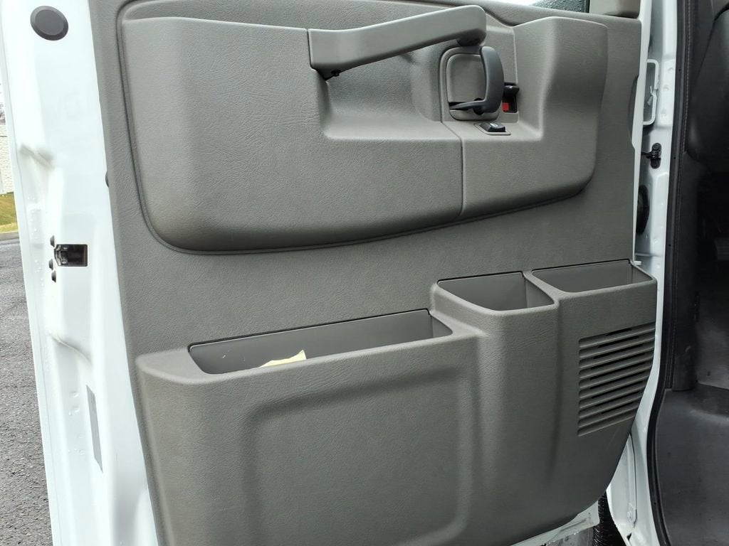 2025 Chevrolet Express Cutaway 3500 1WT