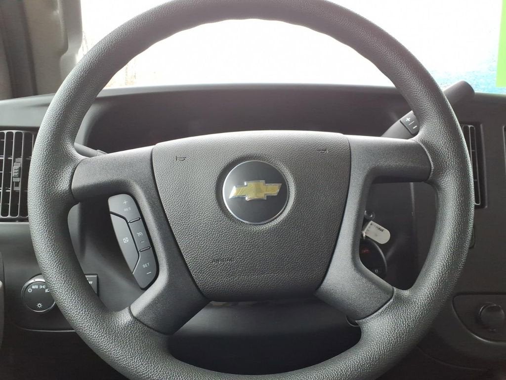 2025 Chevrolet Express Cutaway 3500 1WT