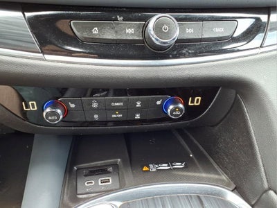 2022 Buick Enclave Essence