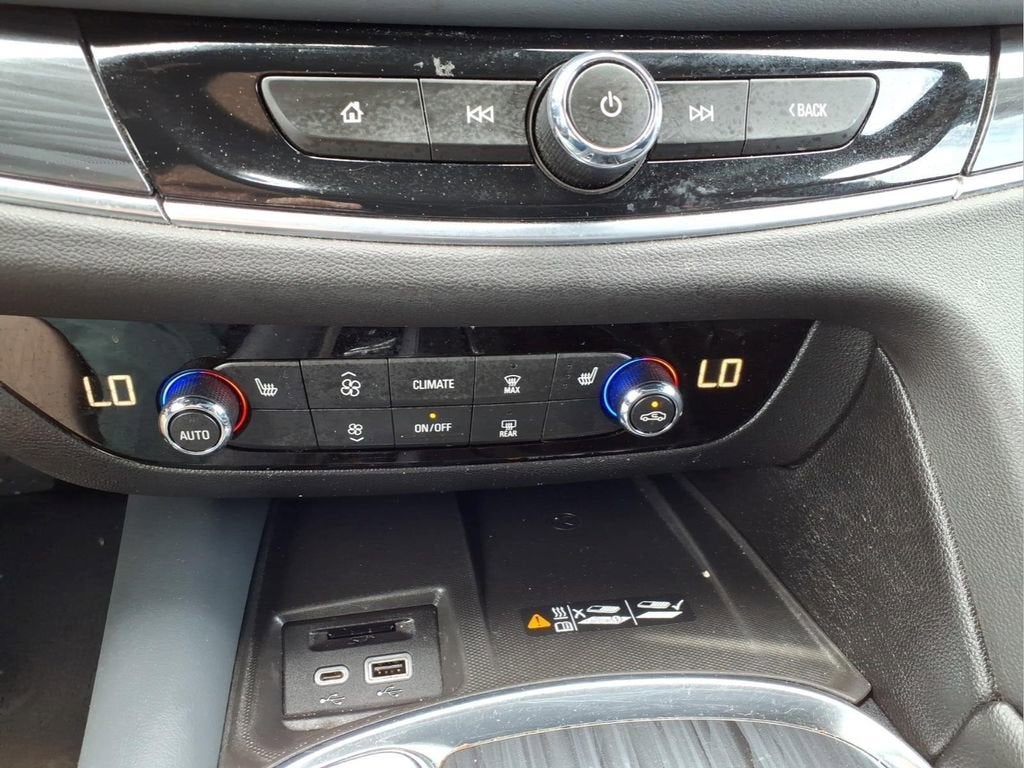 2022 Buick Enclave Essence