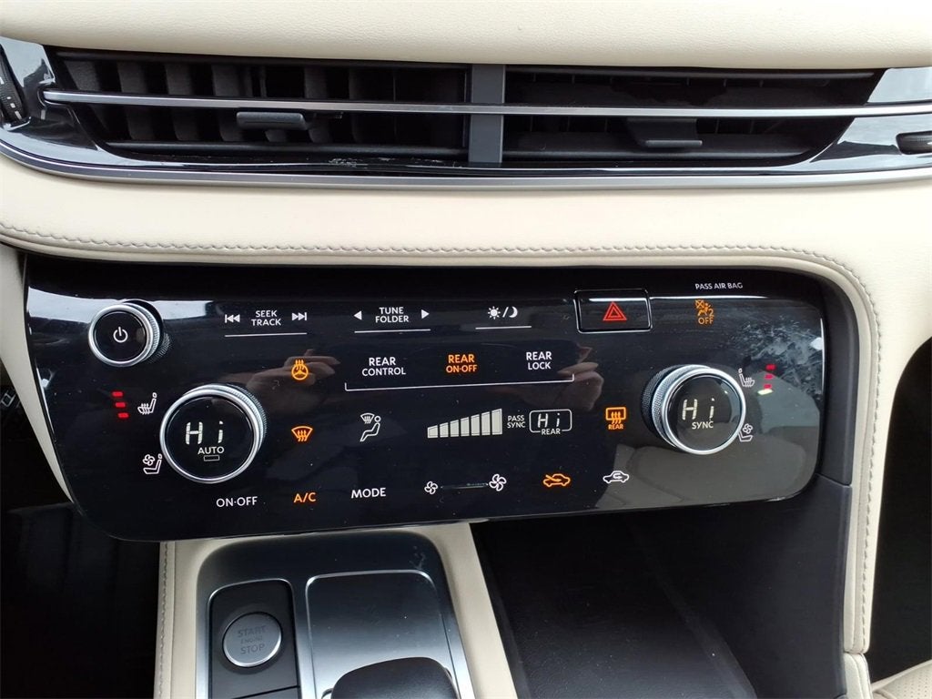 2025 INFINITI QX60 LUXE