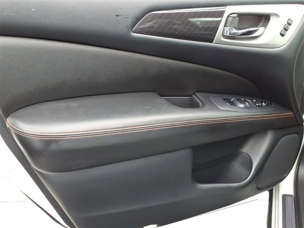 2019 Nissan Pathfinder SL