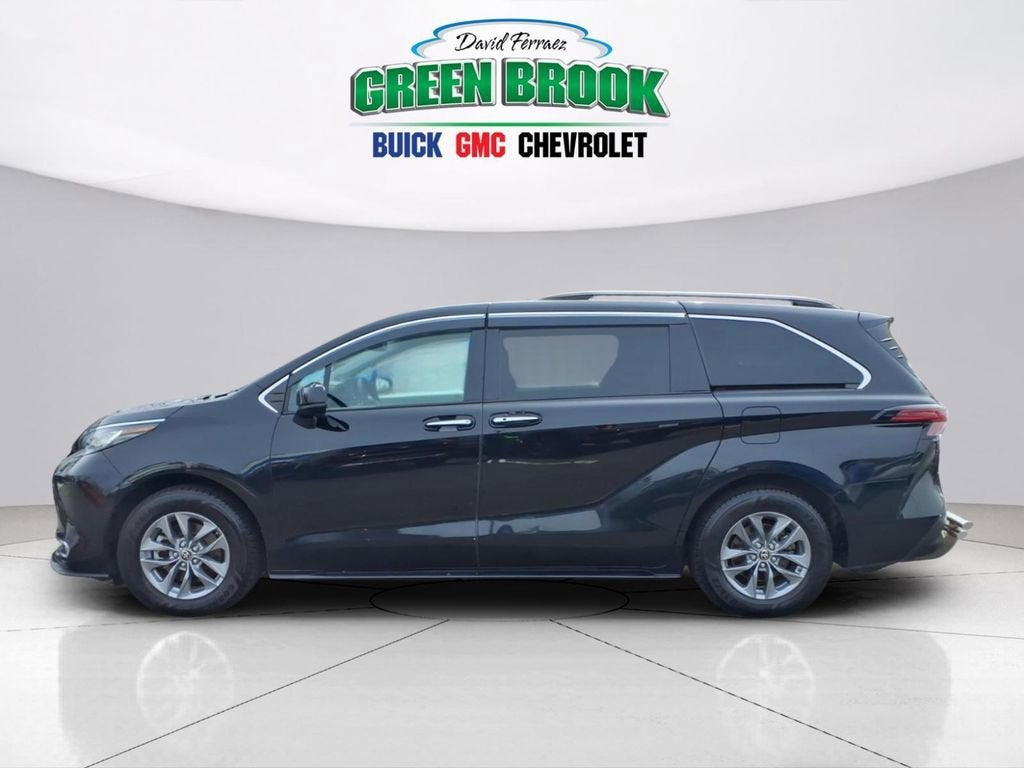 2022 Toyota Sienna XLE
